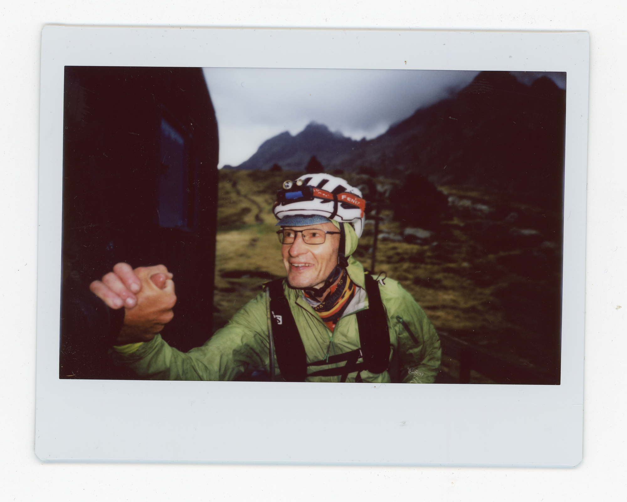 ( ╹ -╹) Nº349 Where Does The Mind Stop And The World Begin? Not At Skull And Skin. 🧠 🌍